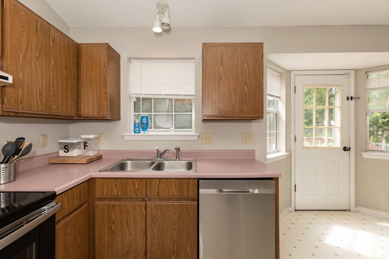 Photo 9 of 20 - 117 Eason Ct, Youngsville, NC 27596