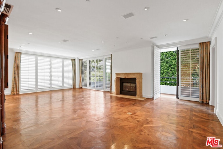 Photo 8 of 40 - 10601 Wilshire Blvd #404, Los Angeles, CA 90024