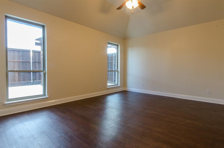 Photo 22 of 33 - 3058 Lakefield Dr, Little Elm, TX 75068