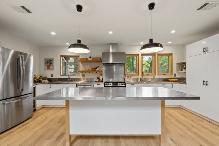 Photo 11 of 26 - 12904 Trailwood Rd, Austin, TX 78727