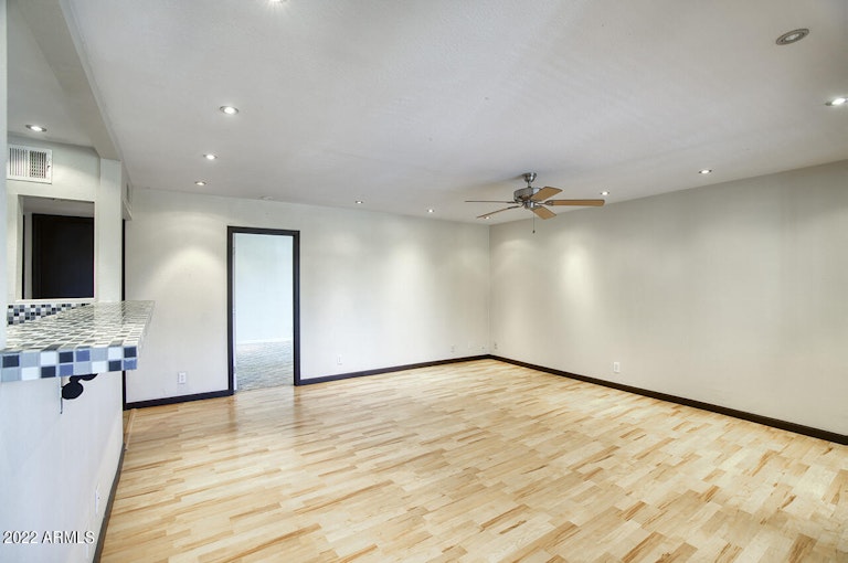 Photo 6 of 15 - 1702 W Tuckey Ln #217, Phoenix, AZ 85015