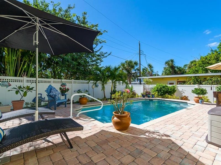 Photo 23 of 25 - 632 Calle De Peru, Sarasota, FL 34242