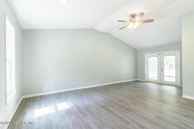 Photo 4 of 17 - 13350 Beall Ave, Jacksonville, FL 32218