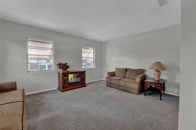 Photo 9 of 28 - 4721 Pine Lake Dr, Saint Cloud, FL 34769