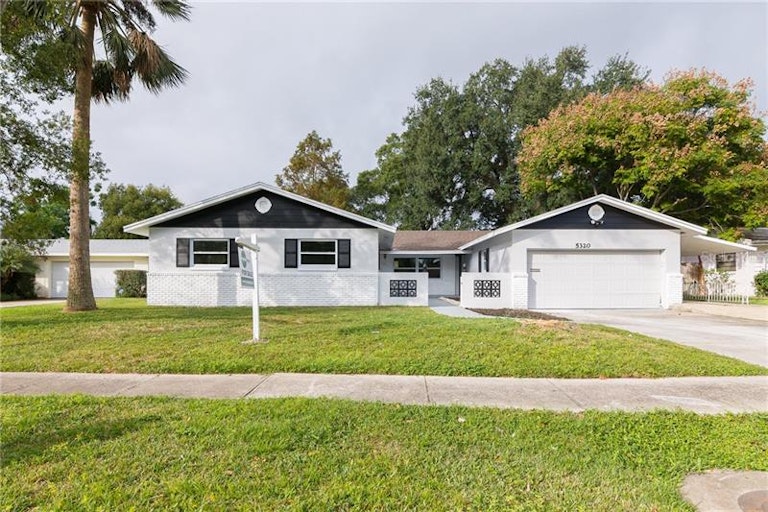 Photo 1 of 15 - 5320 Eggleston Ave, Orlando, FL 32810