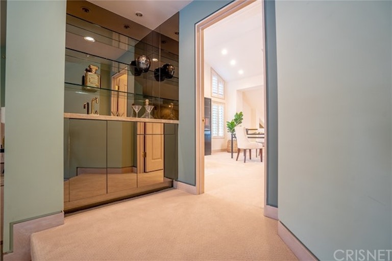 Photo 34 of 72 - 10214 Candleberry Ln, Northridge, CA 91324