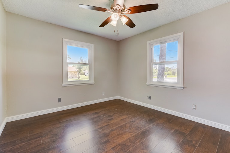 Photo 12 of 32 - 509 S Main St, Crandall, TX 75114