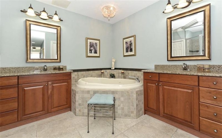 Photo 13 of 25 - 1921 Monte Carlo Dr #703, Sarasota, FL 34231