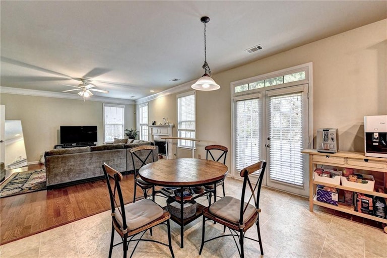 Photo 14 of 38 - 342 Rutlidge Park Ln, Suwanee, GA 30024