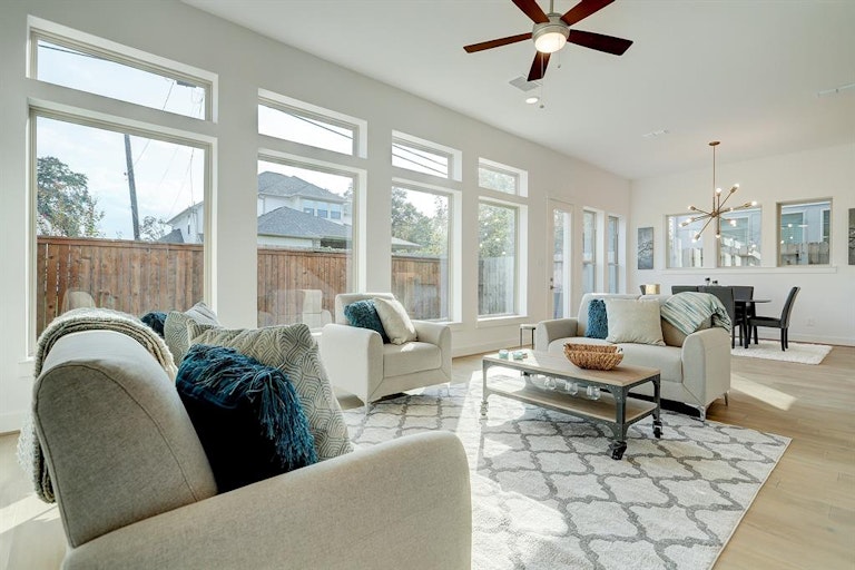 Photo 3 of 24 - 1729 Leilani Dr, Houston, TX 77055