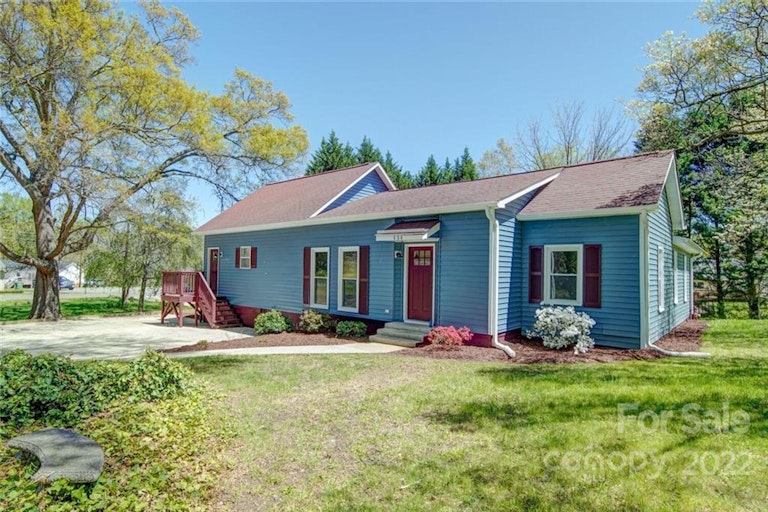 Photo 2 of 34 - 434 Norton Rd, Mount Holly, NC 28120