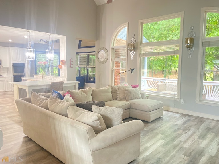 Photo 10 of 34 - 1015 York Cv, Alpharetta, GA 30004