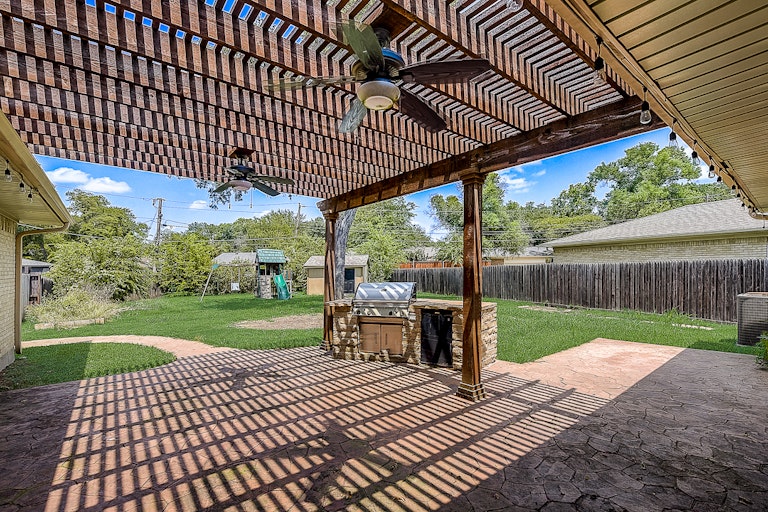 Photo 31 of 44 - 5231 Ponderosa Way, Dallas, TX 75227