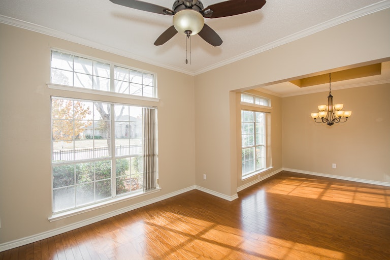 Photo 4 of 30 - 2906 Spartacus Dr, Grand Prairie, TX 75052