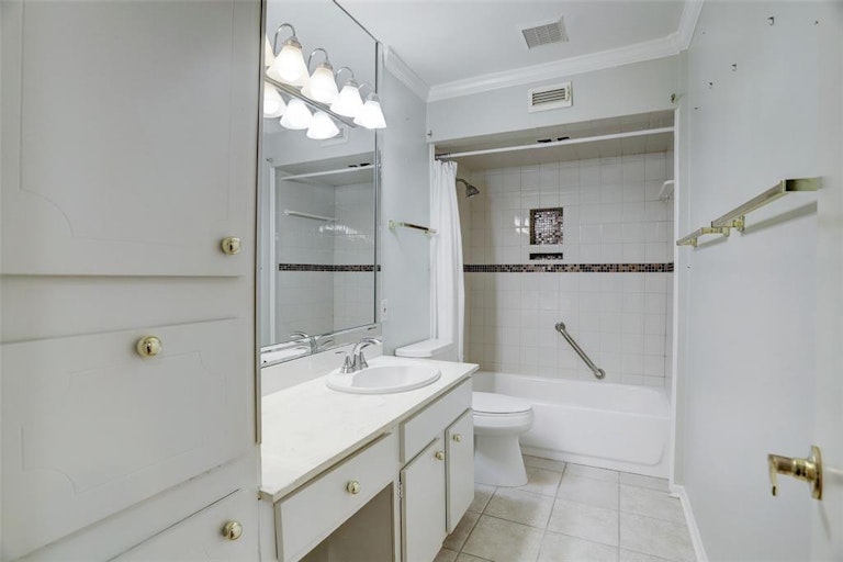 Photo 15 of 18 - 357 N Post Oak Ln #102, Houston, TX 77024