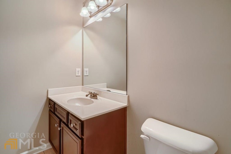 Photo 20 of 26 - 410 Holdings Dr, Lawrenceville, GA 30044