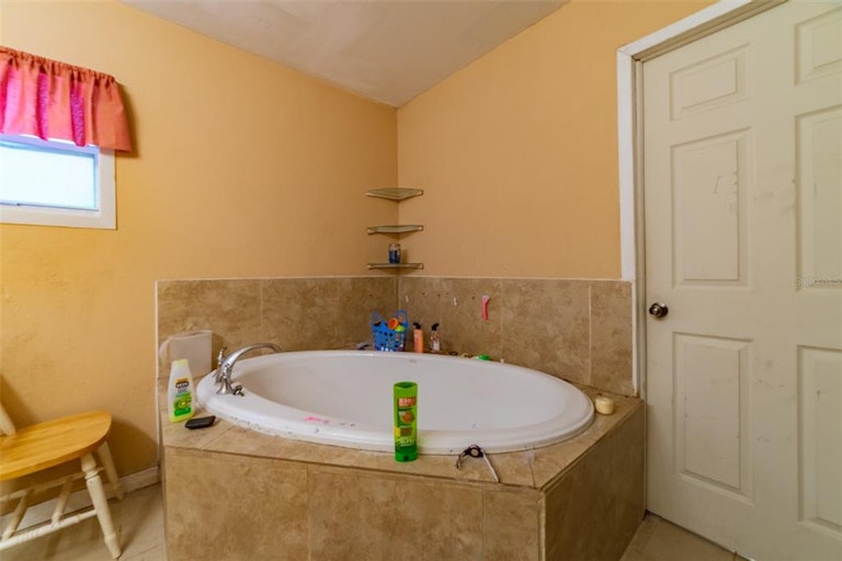 Photo 32 of 51 - 6704 50th Ave N, Saint Petersburg, FL 33709
