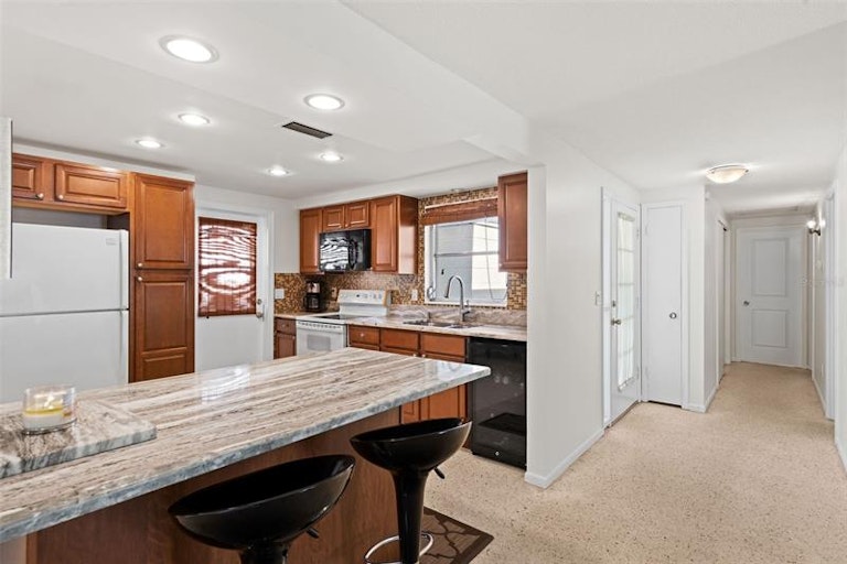 Photo 9 of 41 - 2331 Terry Ln, Sarasota, FL 34231