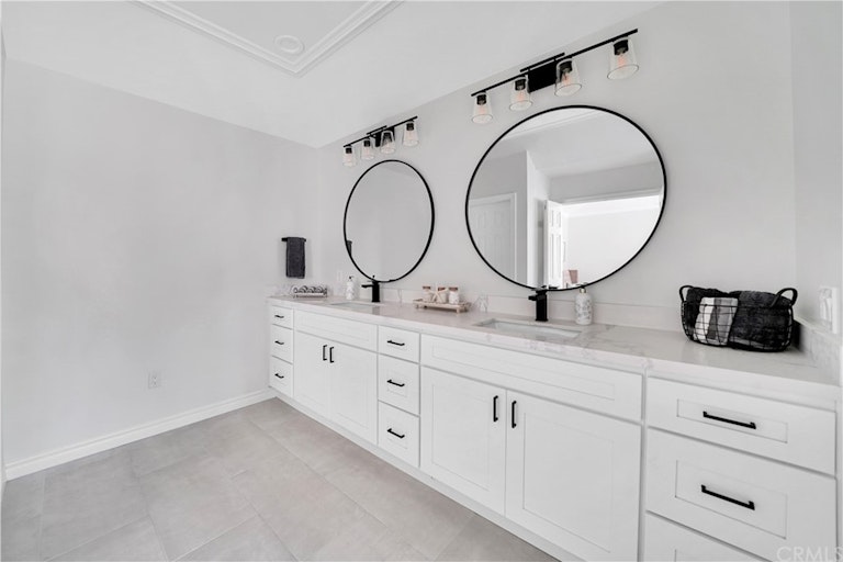 Photo 37 of 47 - 19365 Woodlands Dr, Huntington Beach, CA 92648