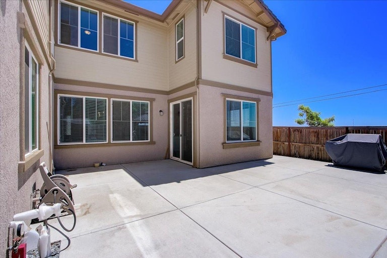 Photo 32 of 43 - 10082 Mud Hen Way, Elk Grove, CA 95757