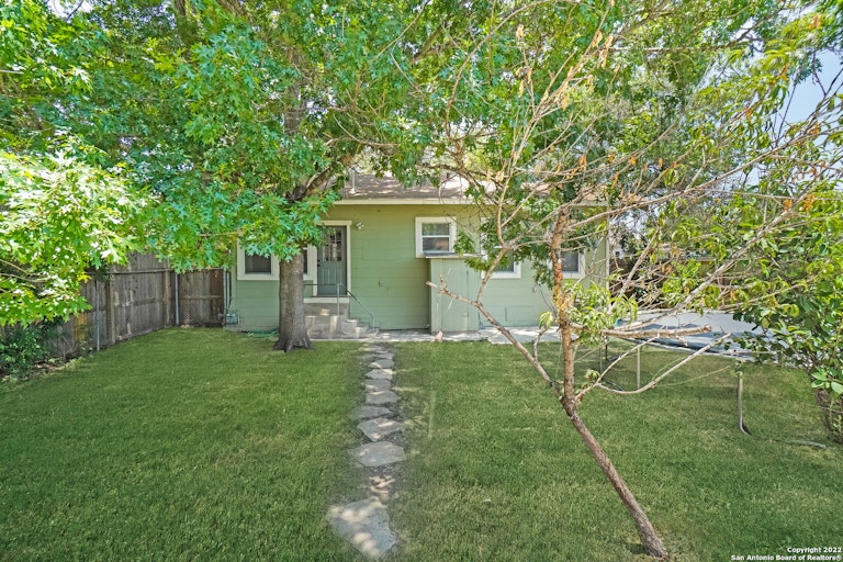 Photo 5 of 21 - 850 Hammond Ave, San Antonio, TX 78210