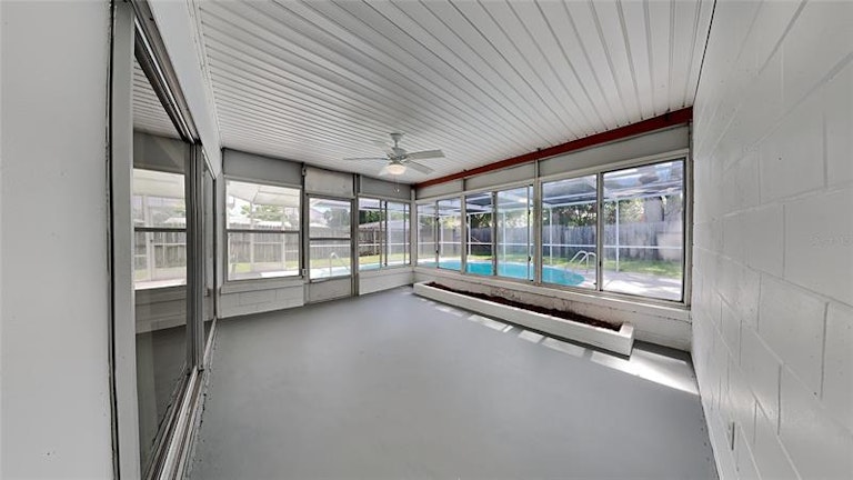 Photo 16 of 21 - 6388 20th St N, Saint Petersburg, FL 33702