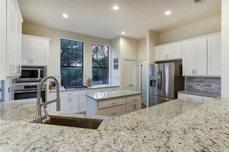 Photo 16 of 40 - 6301 Mountainclimb Dr, Austin, TX 78731