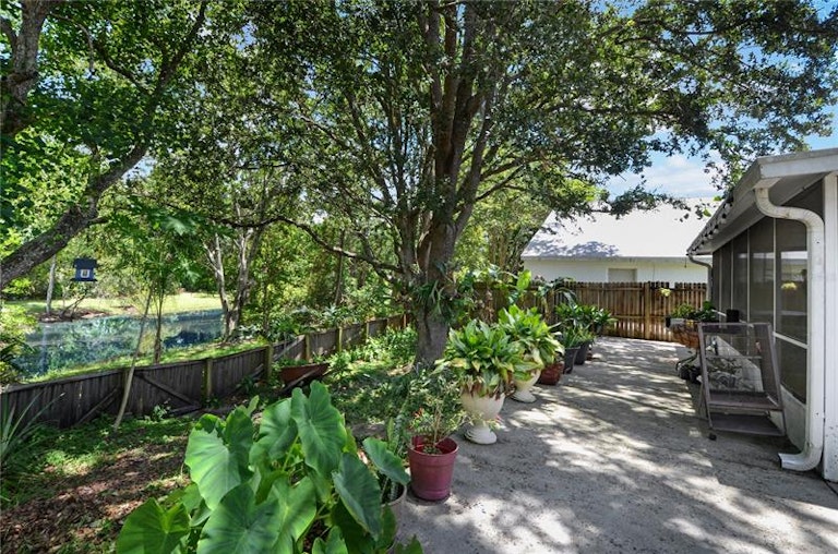 Photo 24 of 33 - 3829 Pickwick Dr, Orlando, FL 32817