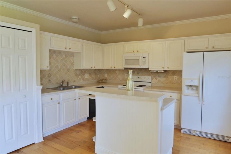 Photo 7 of 31 - 2332 Ellicott Way, Orlando, FL 32828