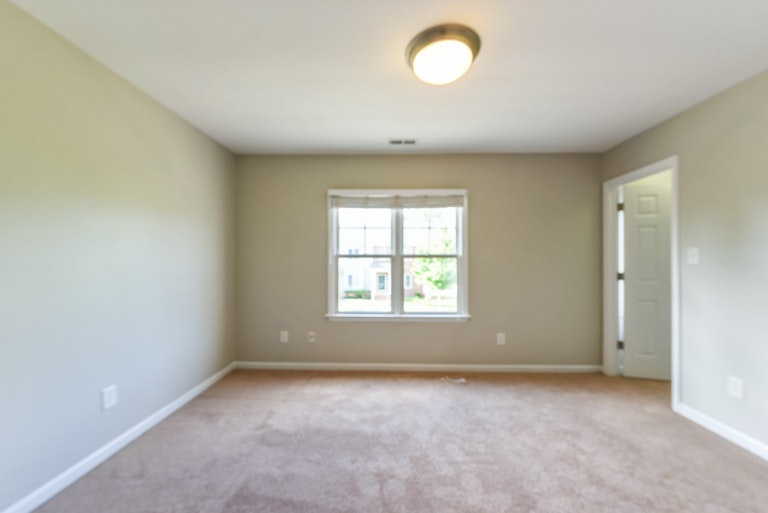 Photo 15 of 21 - 50406 Governors Dr, Chapel Hill, NC 27517