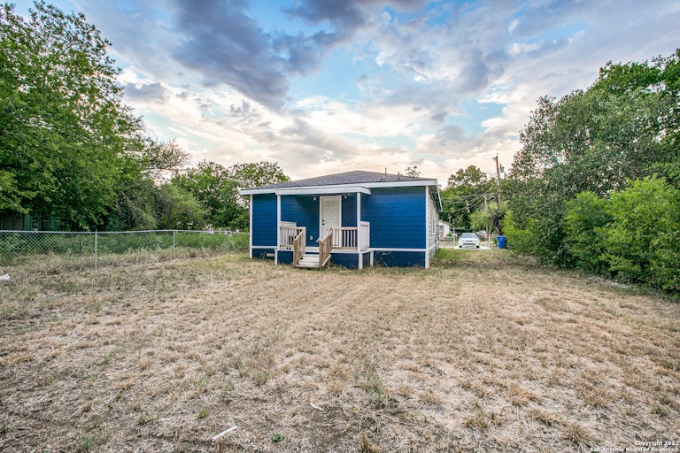 Photo 20 of 21 - 451 Ferris Ave, San Antonio, TX 78220