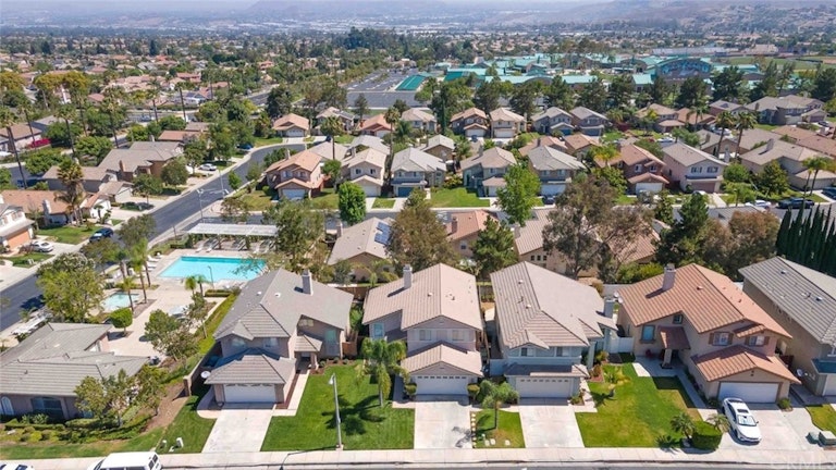 Photo 31 of 38 - 1335 Longwood Pines Ln, Corona, CA 92881