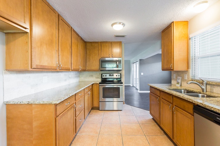 Photo 2 of 16 - 2041 McKinley St, Clearwater, FL 33765