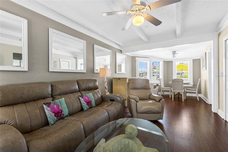Photo 29 of 52 - 12400 Gulf Blvd #1, Saint Petersburg, FL 33706