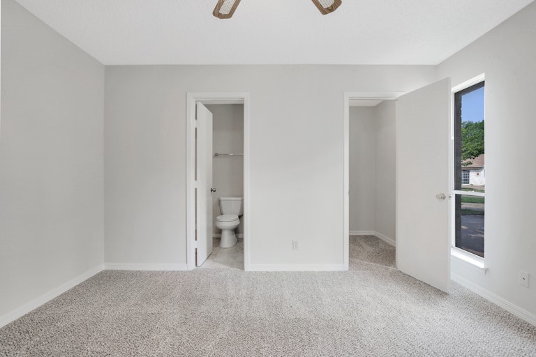 Photo 16 of 25 - 2233 Biscayne Dr W, Irving, TX 75060