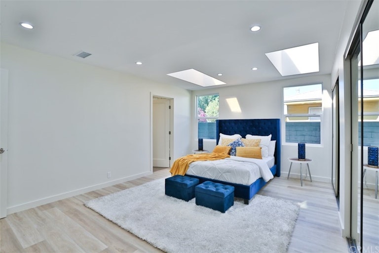 Photo 23 of 36 - 4211 W Woodland Ave, Burbank, CA 91505