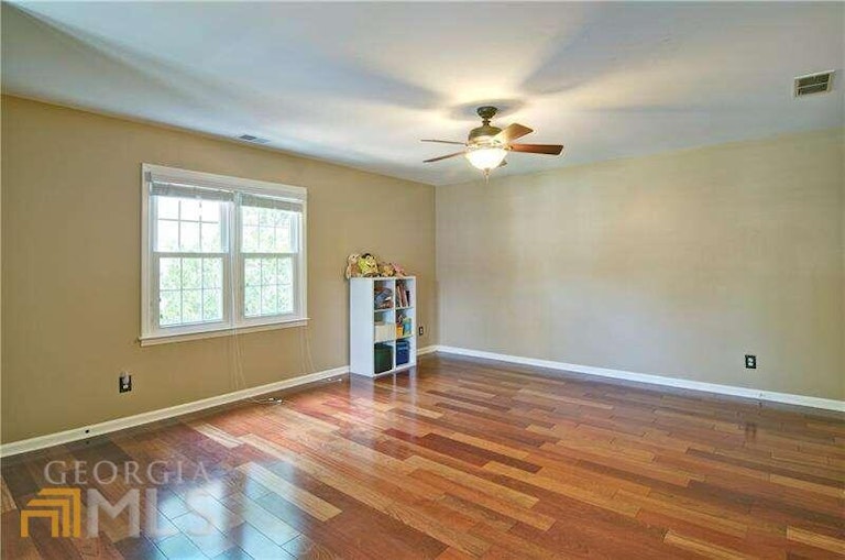 Photo 51 of 78 - 945 Whitehawk Trl, Lawrenceville, GA 30043