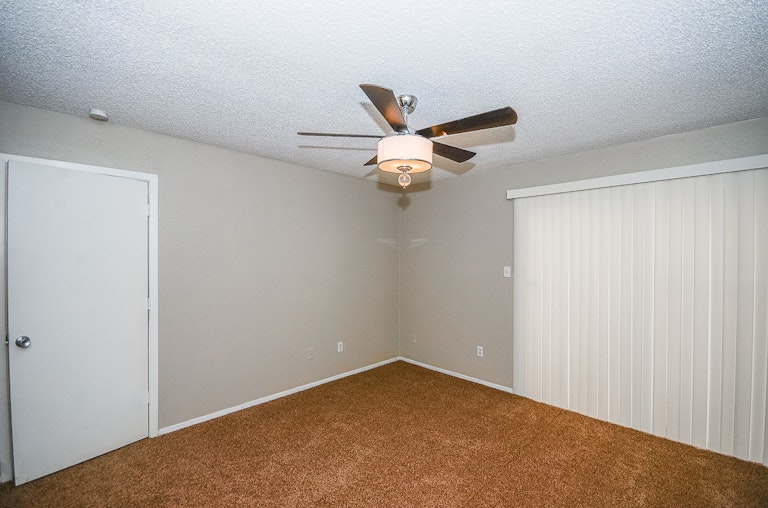 Photo 11 of 17 - 420 San Bruno Dr, Garland, TX 75043