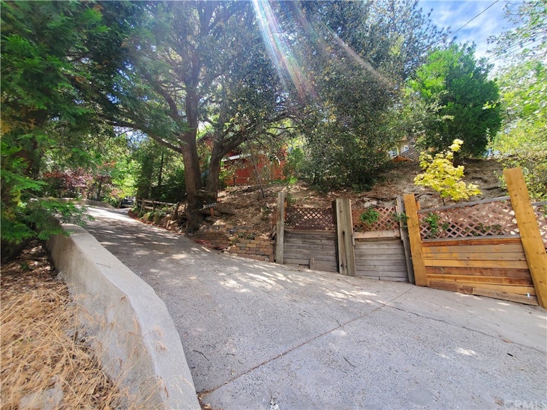 Photo 26 of 33 - 24937 Faulhorn Dr, Crestline, CA 92325