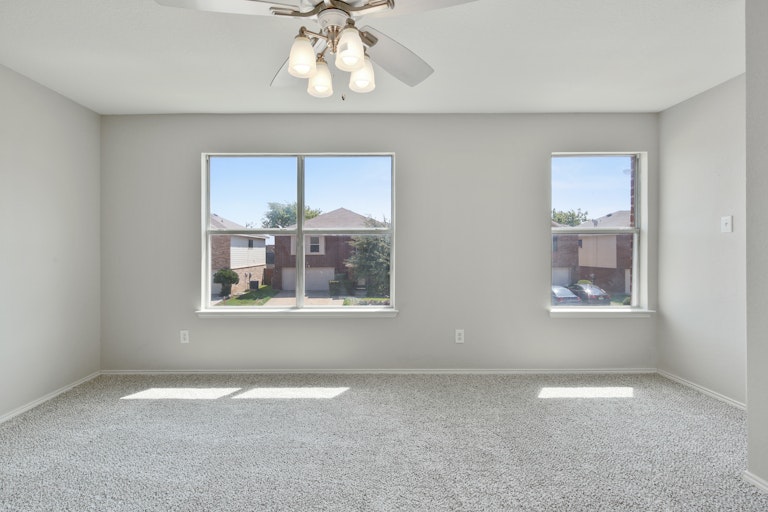 Photo 31 of 36 - 8517 Hawkview Dr, Fort Worth, TX 76179