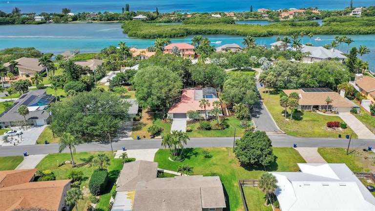 Photo 36 of 45 - 449 S Shore Dr, Osprey, FL 34229