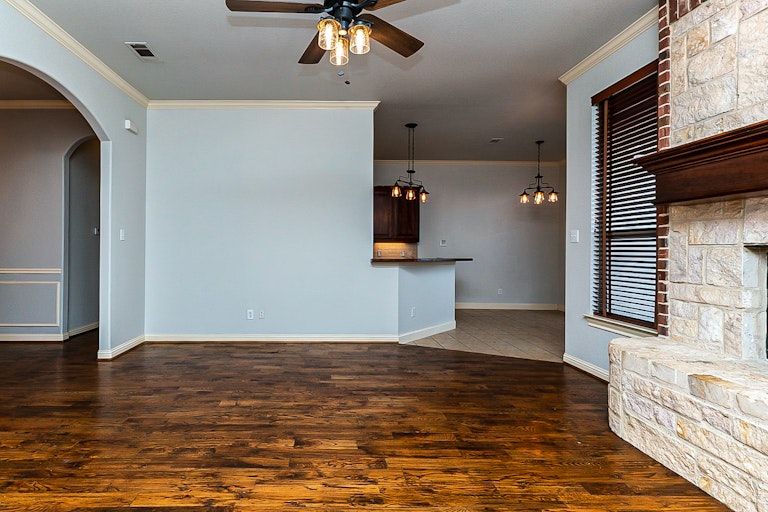 Photo 11 of 25 - 445 Chisholm Trl, Justin, TX 76247