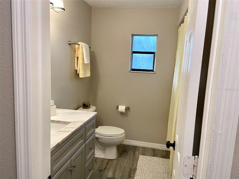 Photo 10 of 18 - 533 Fox Lake Dr, Lakeland, FL 33809