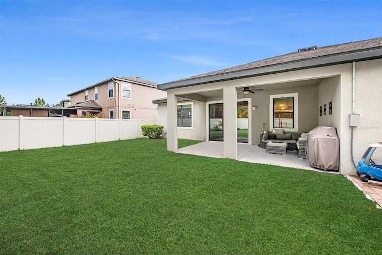 Photo 24 of 38 - 8526 Bluevine Sky Dr, Land O Lakes, FL 34637