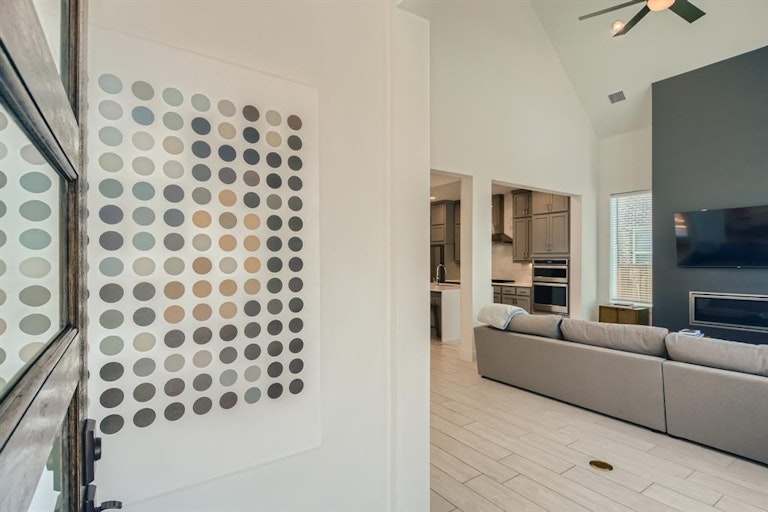 Photo 4 of 29 - 8112 Copper Way, Dallas, TX 75252