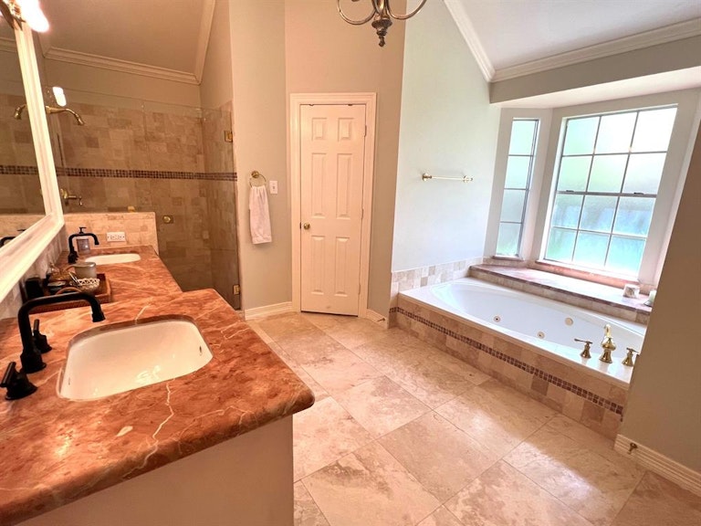 Photo 24 of 44 - 5003 Kingsland Ct, Sugar Land, TX 77479