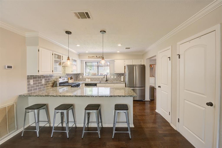 Photo 17 of 48 - 4918 Dobbin Springs Ln, Kingwood, TX 77345