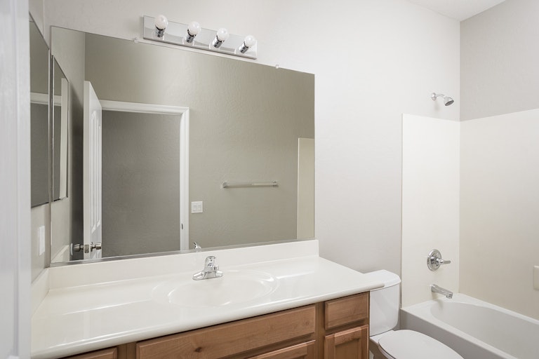 Photo 12 of 25 - 7716 S 68th Dr, Phoenix, AZ 85339
