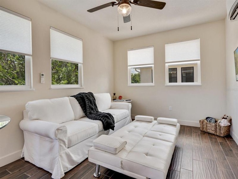 Photo 32 of 69 - 635 N Osprey Ave, Sarasota, FL 34236