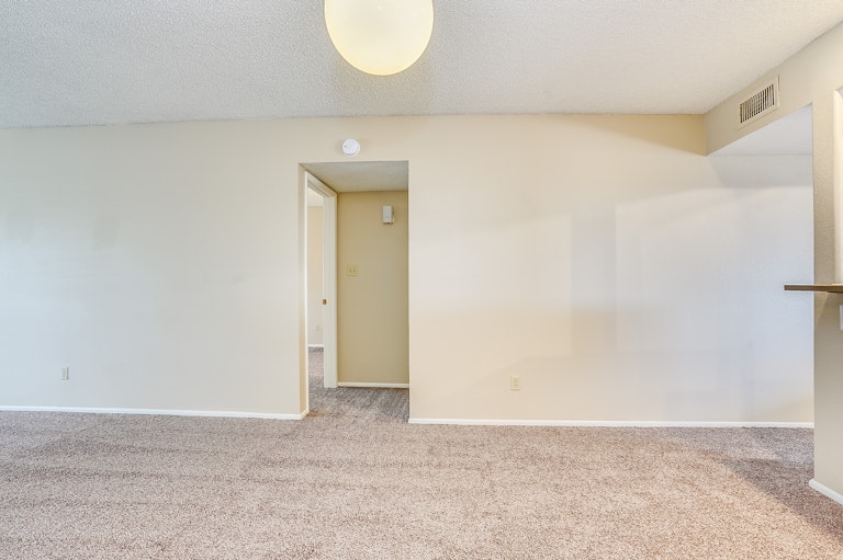 Photo 11 of 32 - 2176 E Ellis Dr, Tempe, AZ 85282